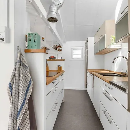 בית נופש Inviting By The With A View *