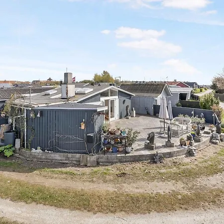 Inviting By The With A View בית נופש