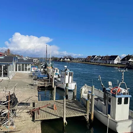 בית נופש Inviting By The With A View