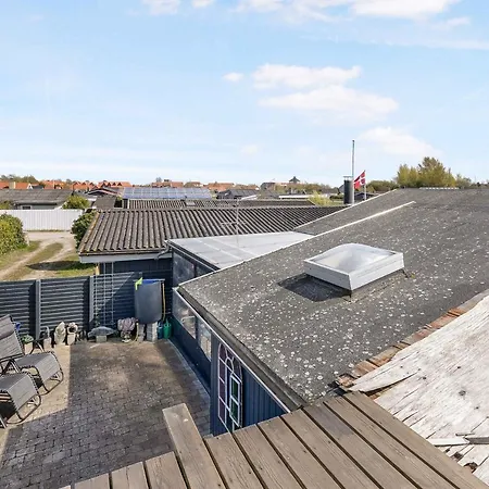 Inviting By The With A View בית נופש