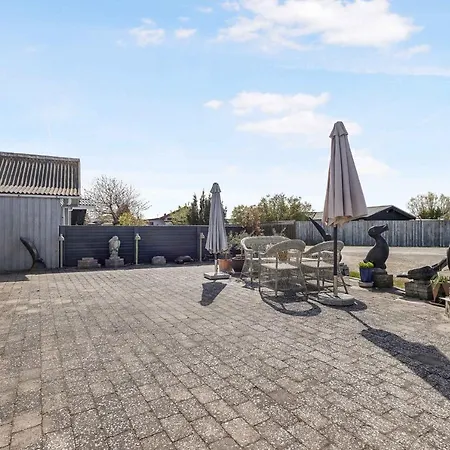 בית נופש Inviting By The With A View *